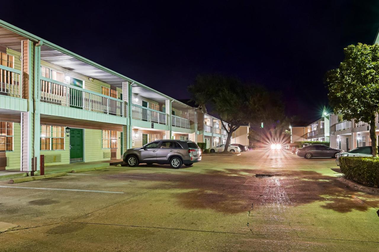 Hometowne Studios By Red Roof Dallas - North Addison - Tollway 外观 照片